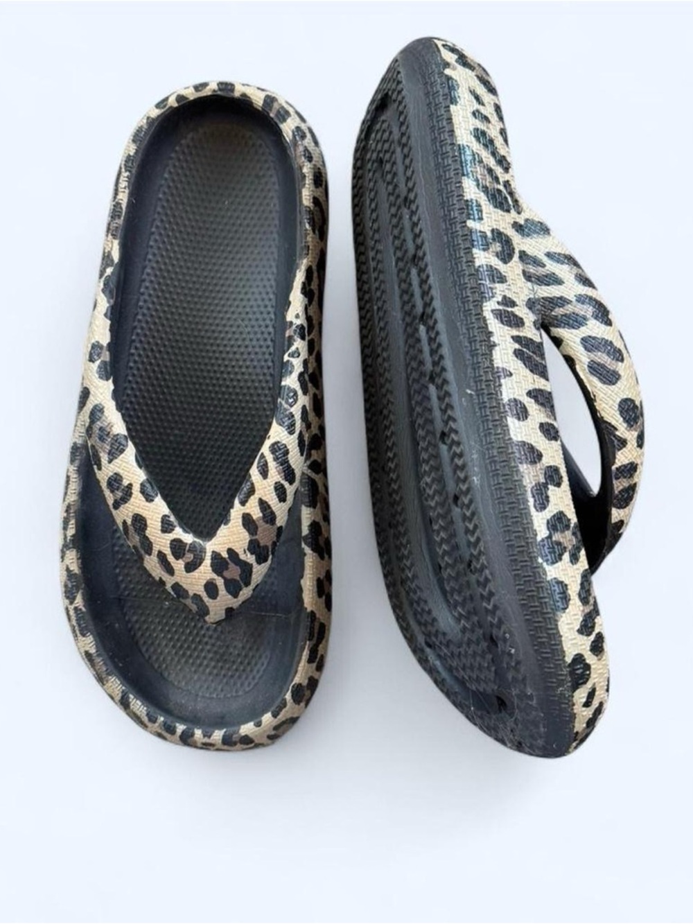 Leopard Print Comfort Flip Flop Sandals - Black & Tan